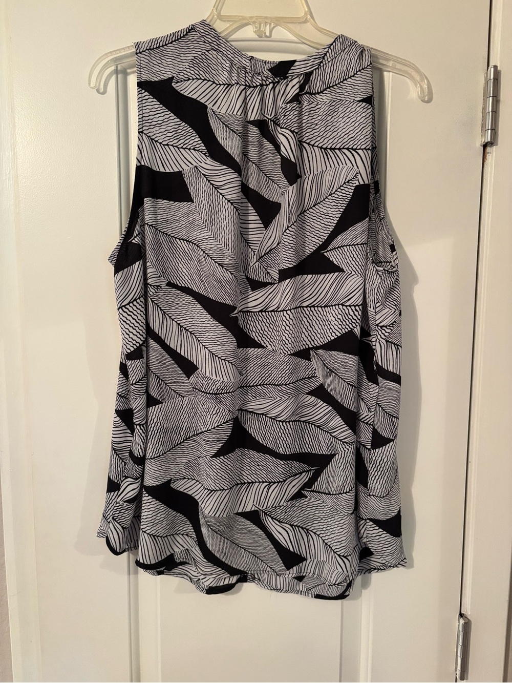 Loft Black and White Abstract Leaf Print Shell